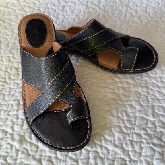 Born Shoes - BORN (B.O.C.) Black Leather Toe Loop Slide Sandals Size 9